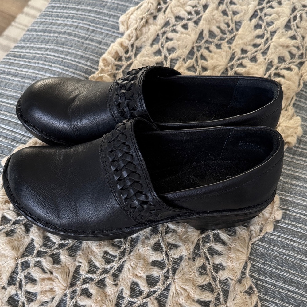 BOC Black Leather Slip-On Shoes. Comfort & Style. Womens size 11.